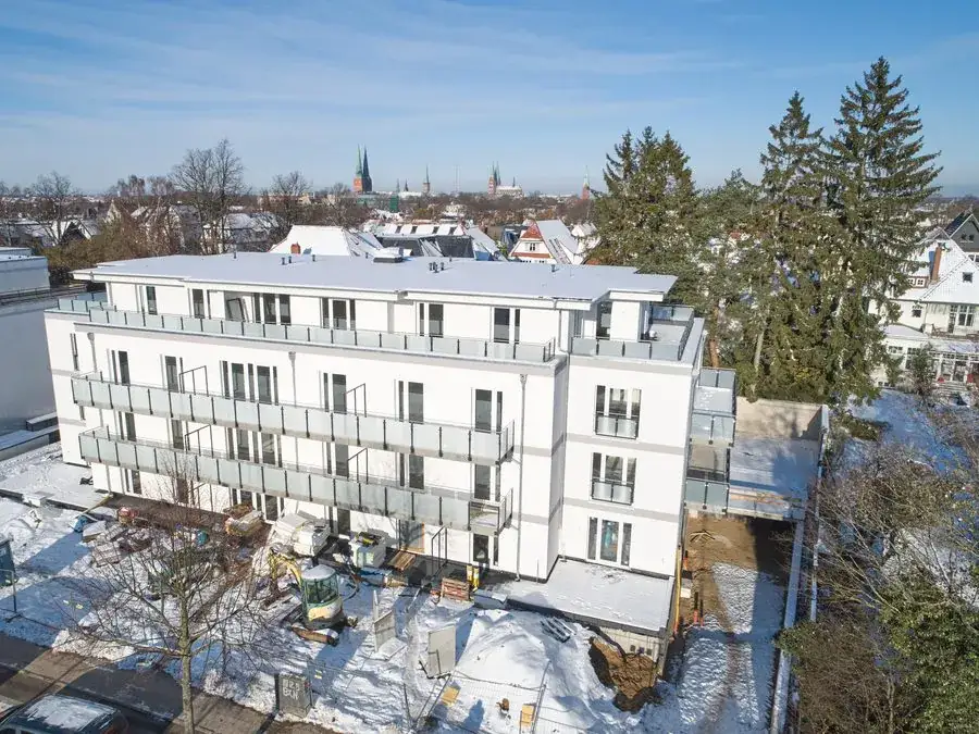 Neubau-Mehrfamilienhaus mit Balkonen, Lübeck