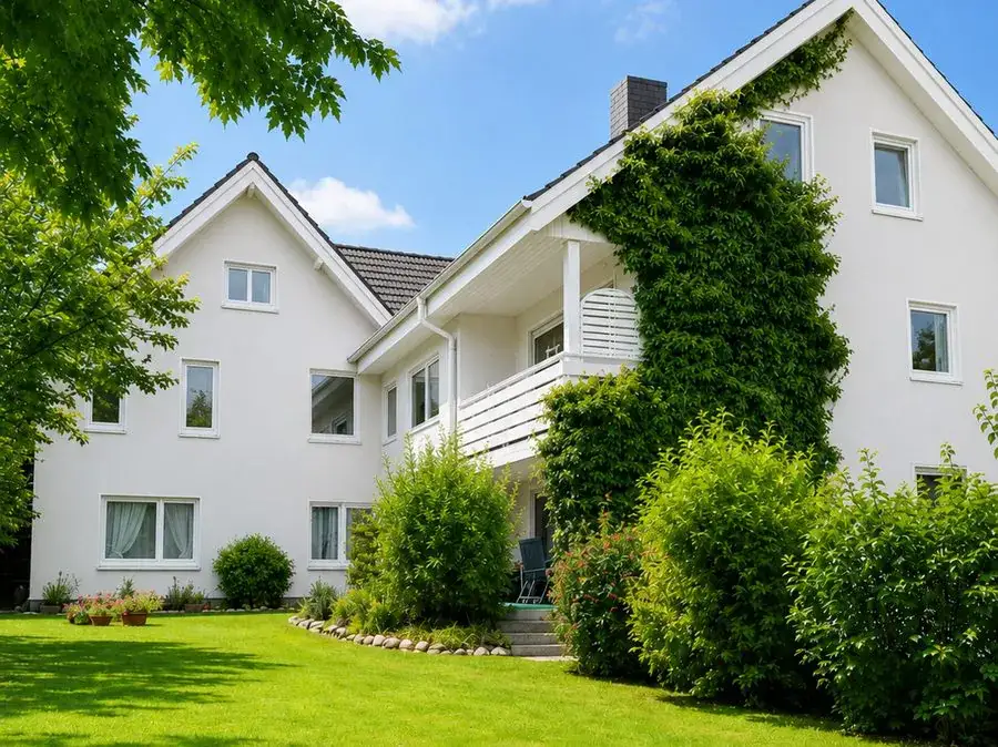 Weißes MFH mit Gartenanlage, Timmendorfer Strand